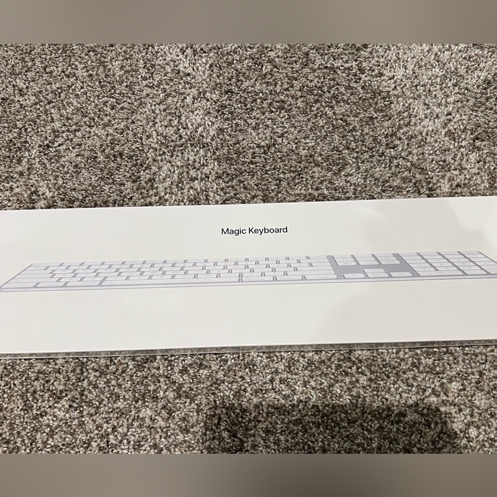 Apple Magic Keyboard - NEVER OPENED